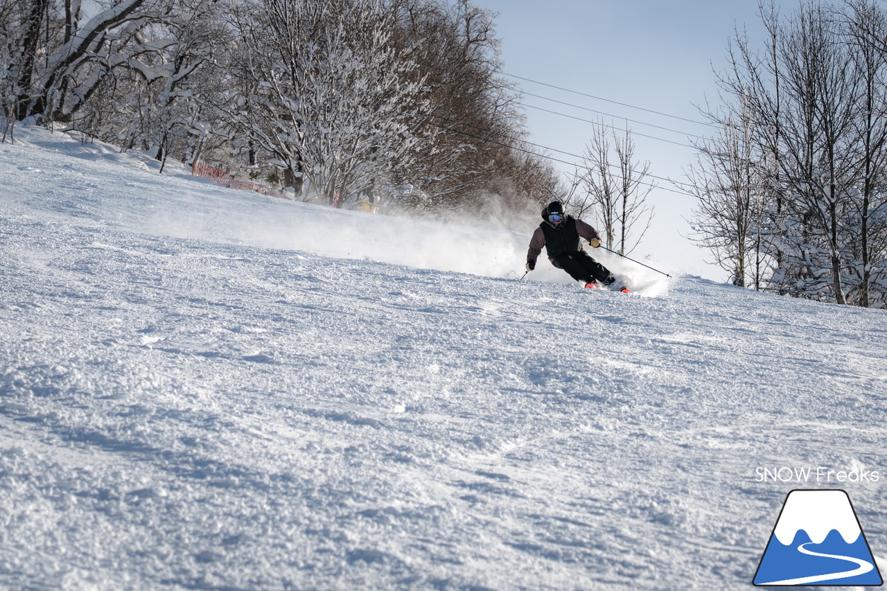カムイスキーリンクス｜この上ないほど澄んだ青空と極上のパウダースノー。やっぱり『カムイ』は外れない！
